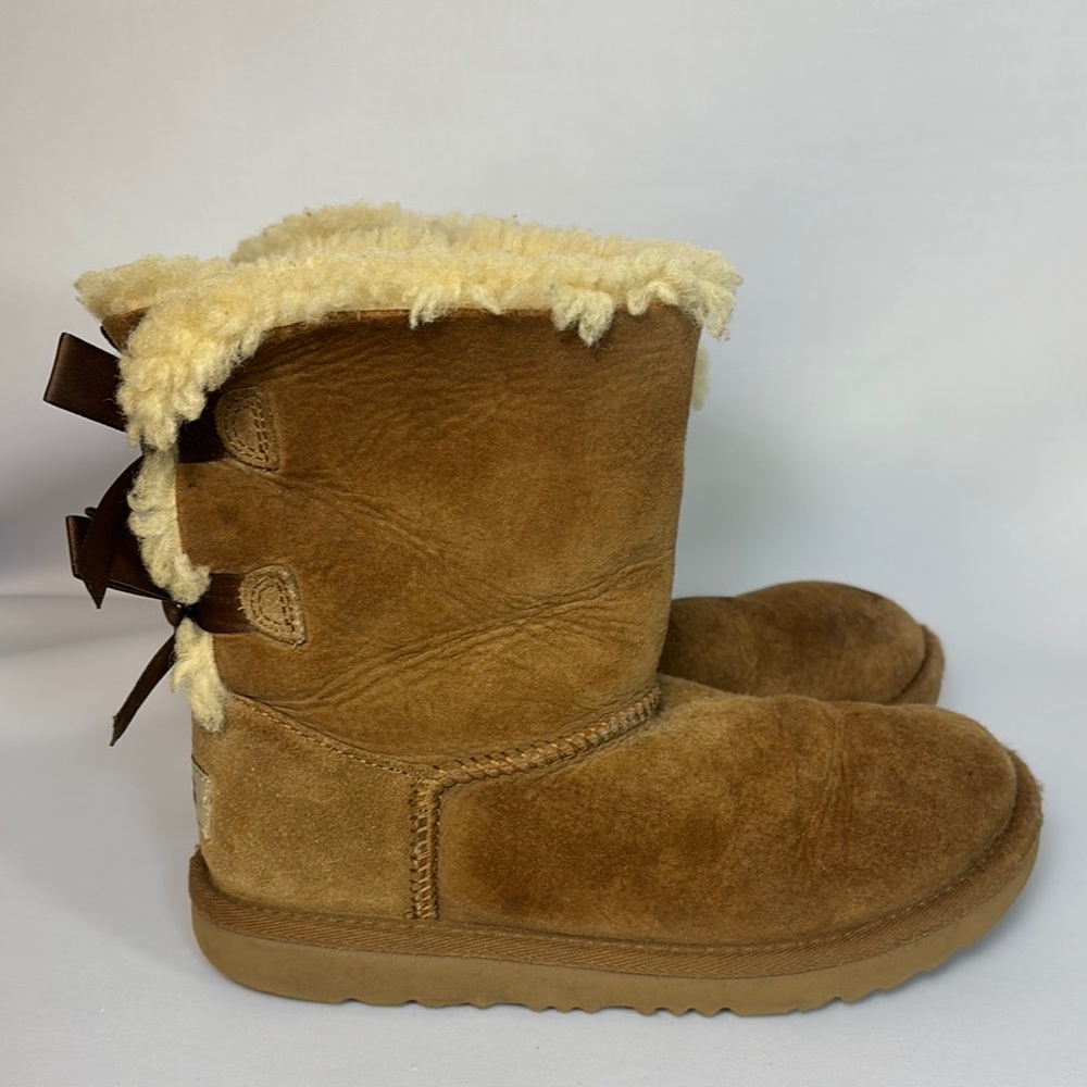 UGG Chestnut Boots with Chocolate Bows 👢
